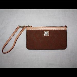 💓Dooney & Bourke Wristlet